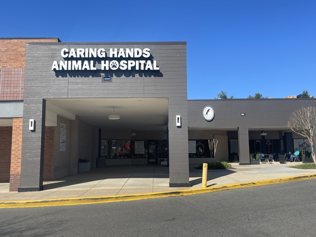 Welcome to Caring Hands Animal Hospital - Alexandria