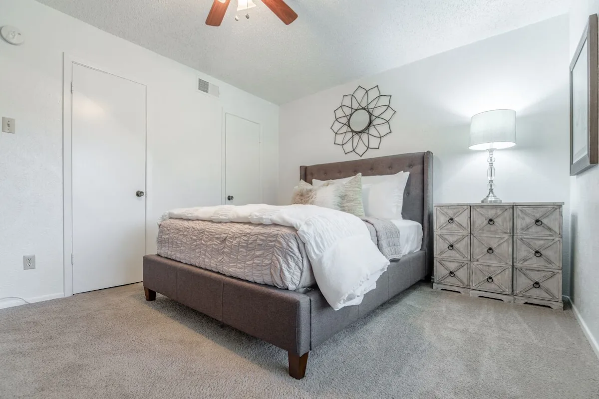 Large bedroom with walk-in closet 