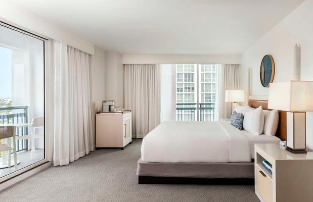 Images The Singer Oceanfront Resort, Curio Collection by Hilton