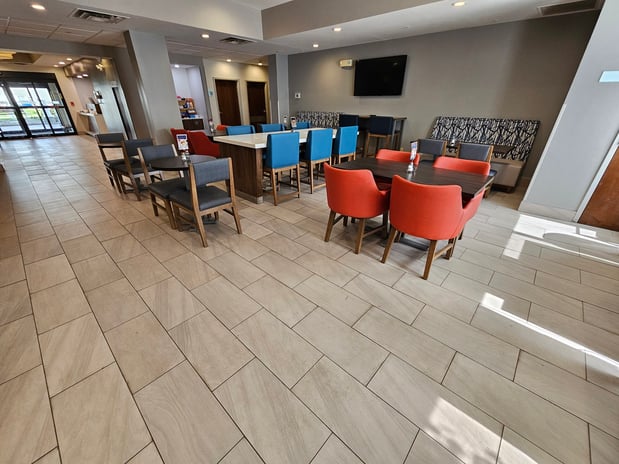 Images Holiday Inn Express & Suites Cincinnati-Blue Ash by IHG