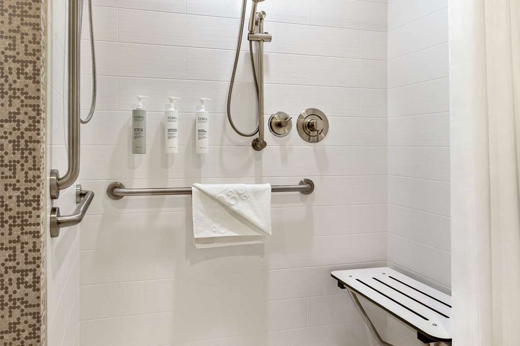 Guest room bath Home2 Suites by Hilton Minneapolis University Area Minneapolis (612)473-4662