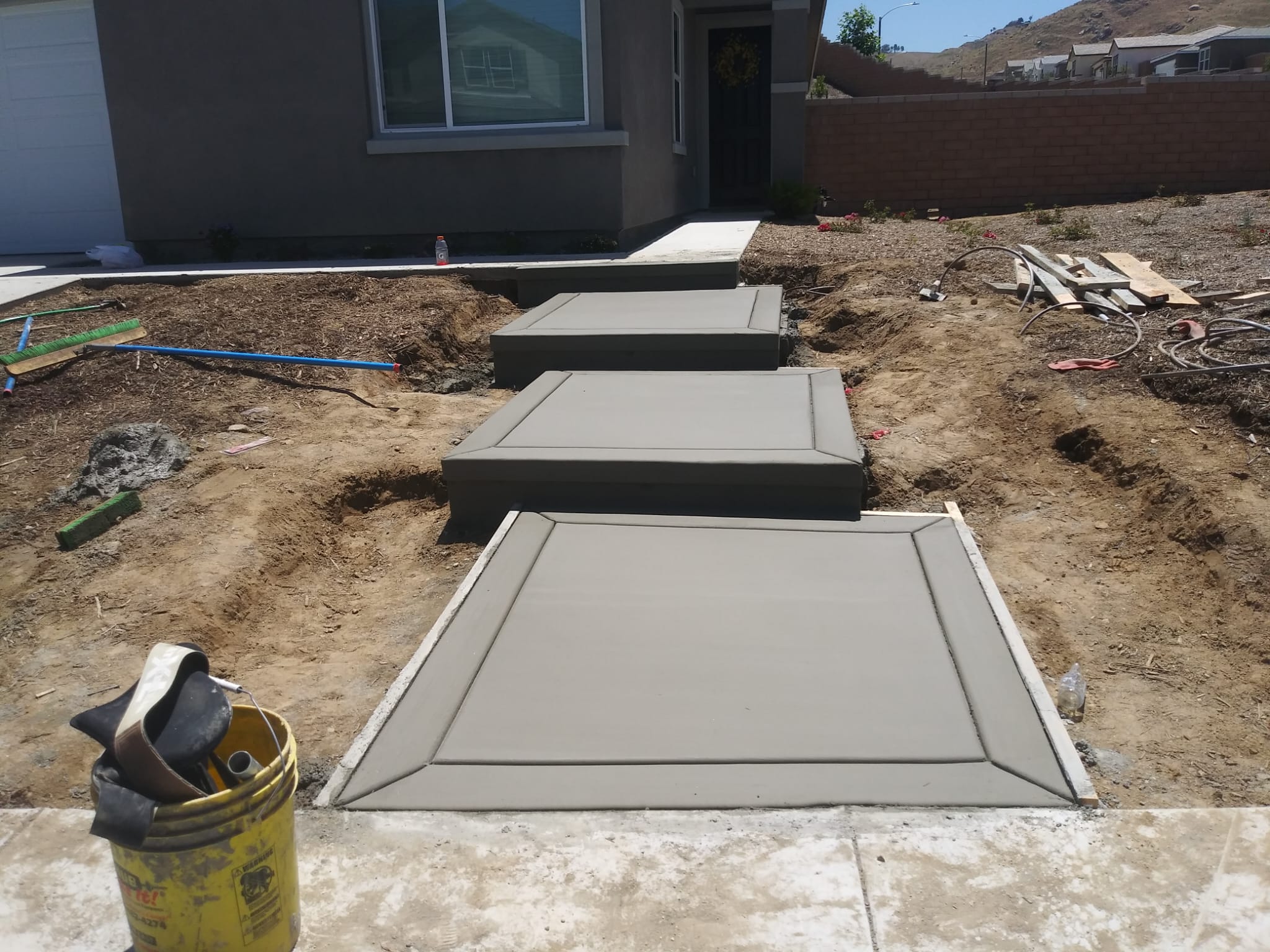 Azteca's Landscaping - Dise&ntilde;o de patios de concreto