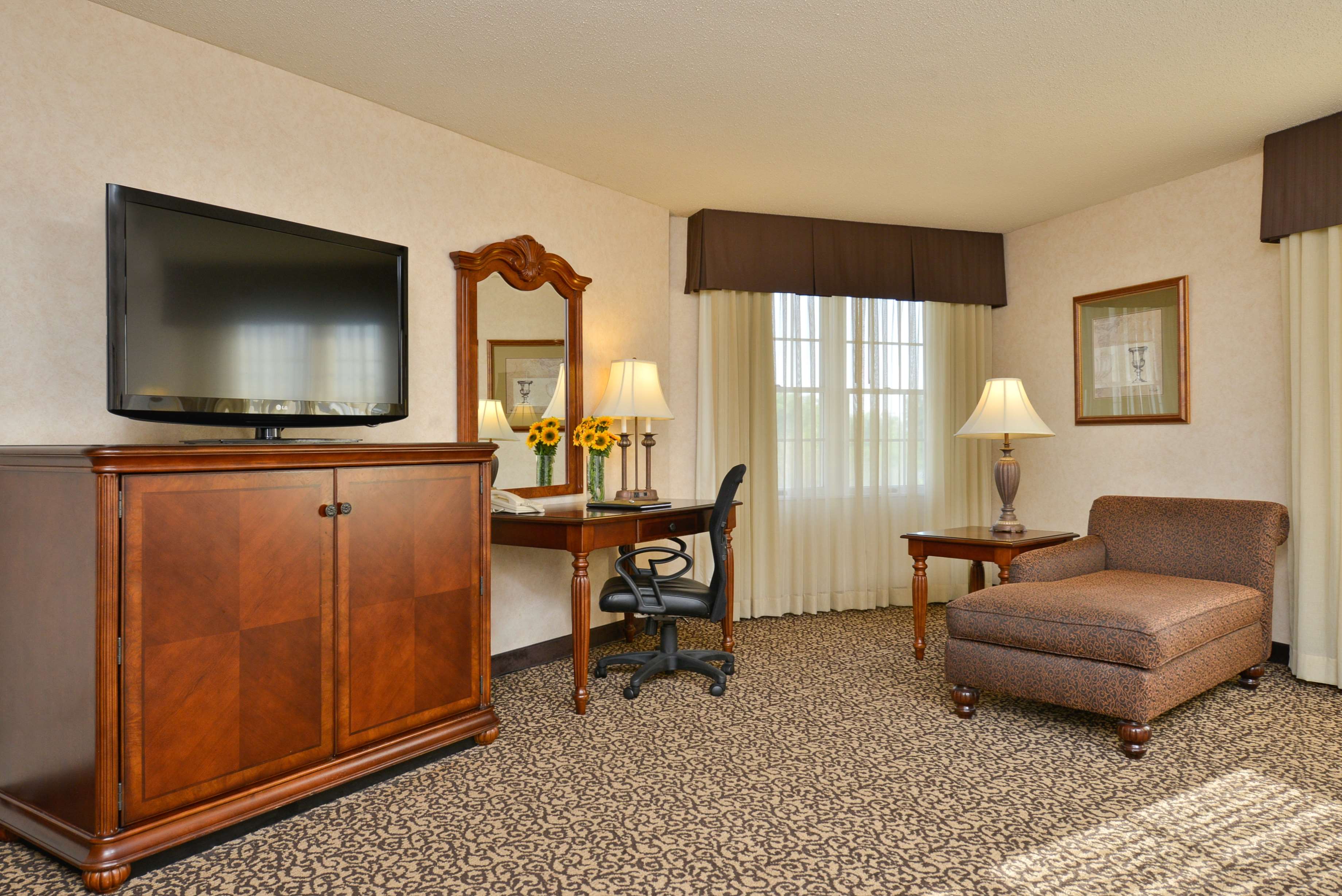 Best Western Plus Steeplegate Inn in Davenport, IA (Hotels & Motels