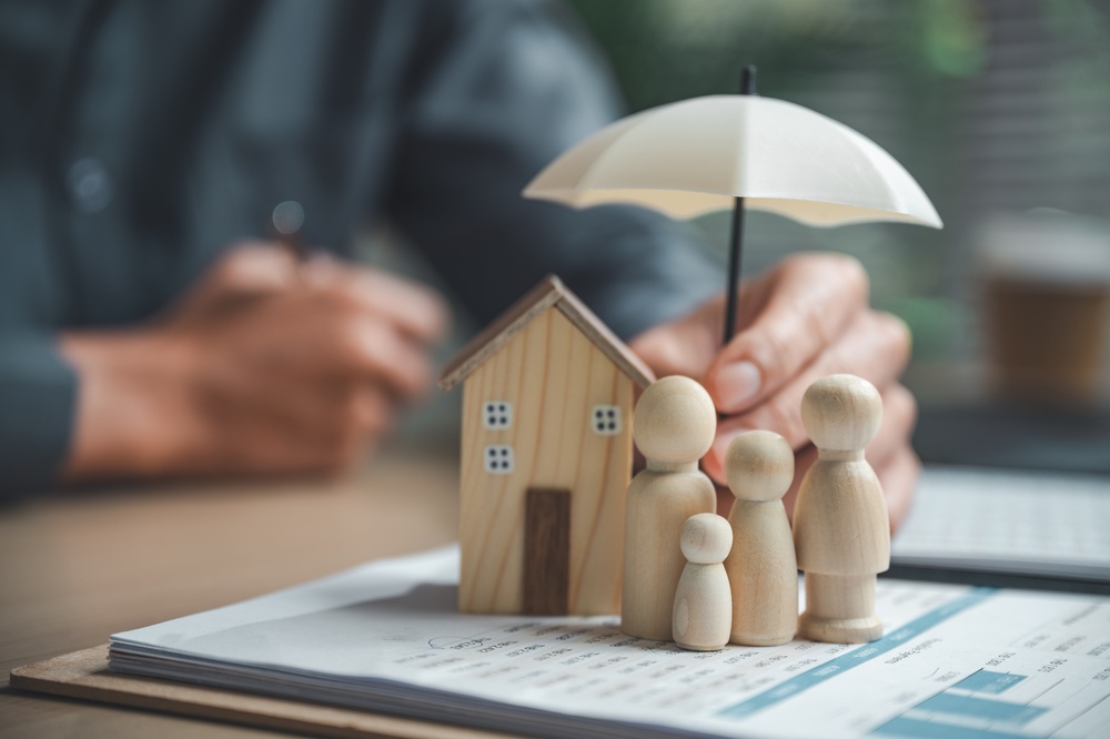 A policy that only meets the bare minimum may leave gaps when you least expect them. Strong home ins 