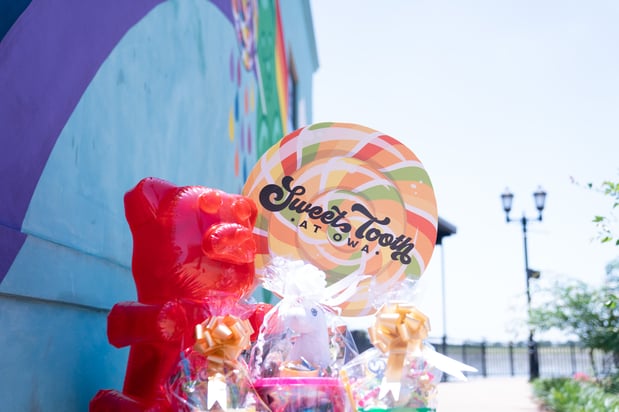 Images Sweet Tooth at OWA