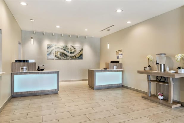 Images Best Western Plus Mid County