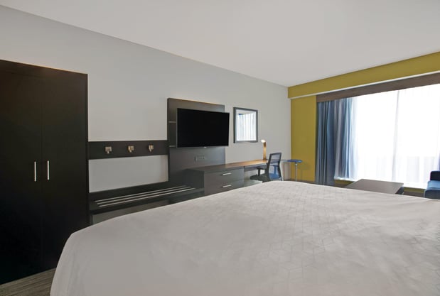 Images Holiday Inn Express & Suites Milwaukee - Brookfield by IHG