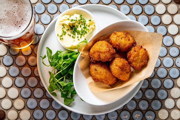 Images Dovetail Bar & Restaurant
