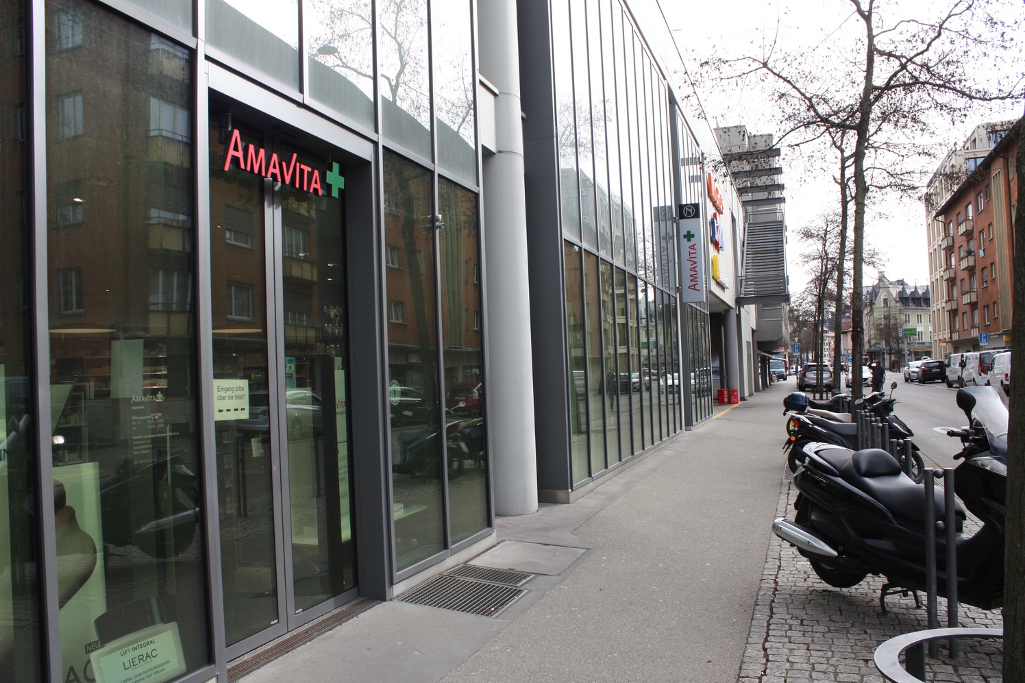 Amavita Apotheke Neumarkt Oerlikon, Hofwiesenstrasse 350 in Zürich