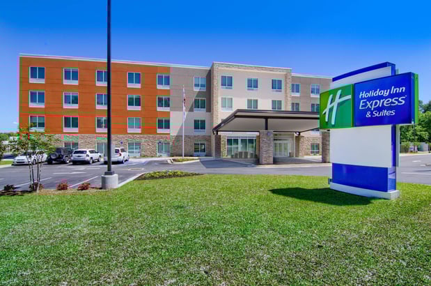 Images Holiday Inn Express & Suites Mobile - University Area by IHG