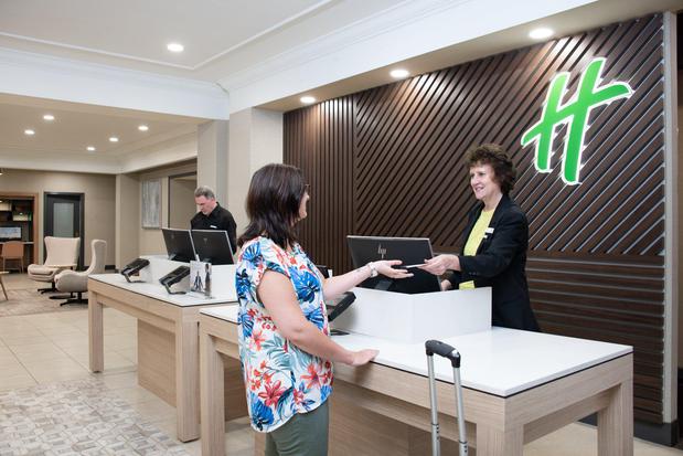 Images Holiday Inn & Suites Pittsfield-Berkshires by IHG