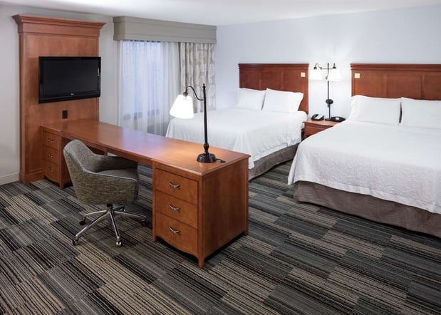 Images Hampton Inn & Suites Cedar Rapids - North