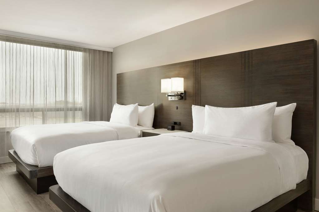 Images Embassy Suites by Hilton Montreal Airport