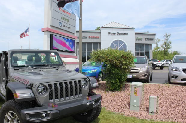 Images Russ Darrow Chrysler Dodge Jeep RAM of West Bend Service Center