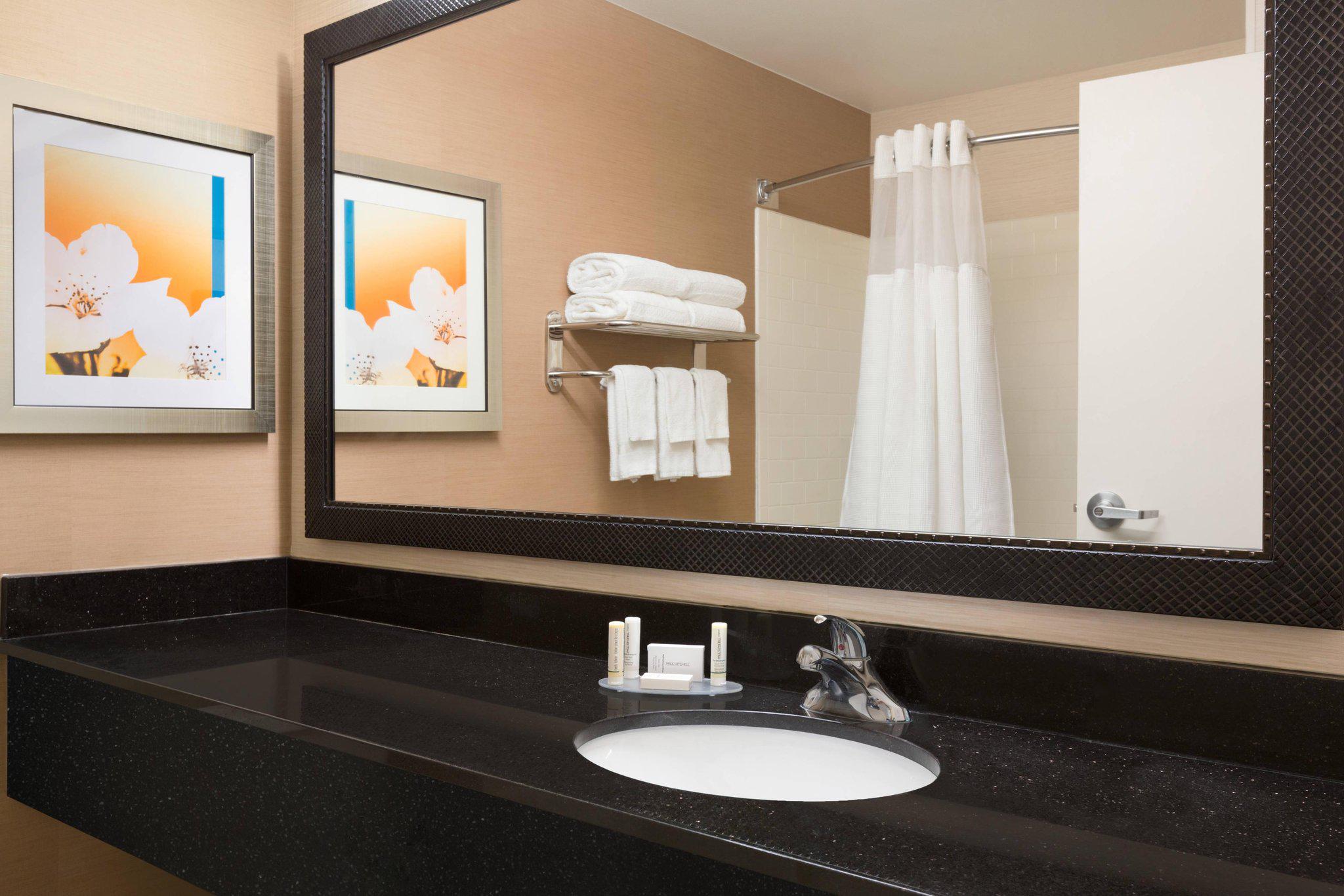 Fairfield Inn & Suites by Marriott Houston North/Cypress Station Photo