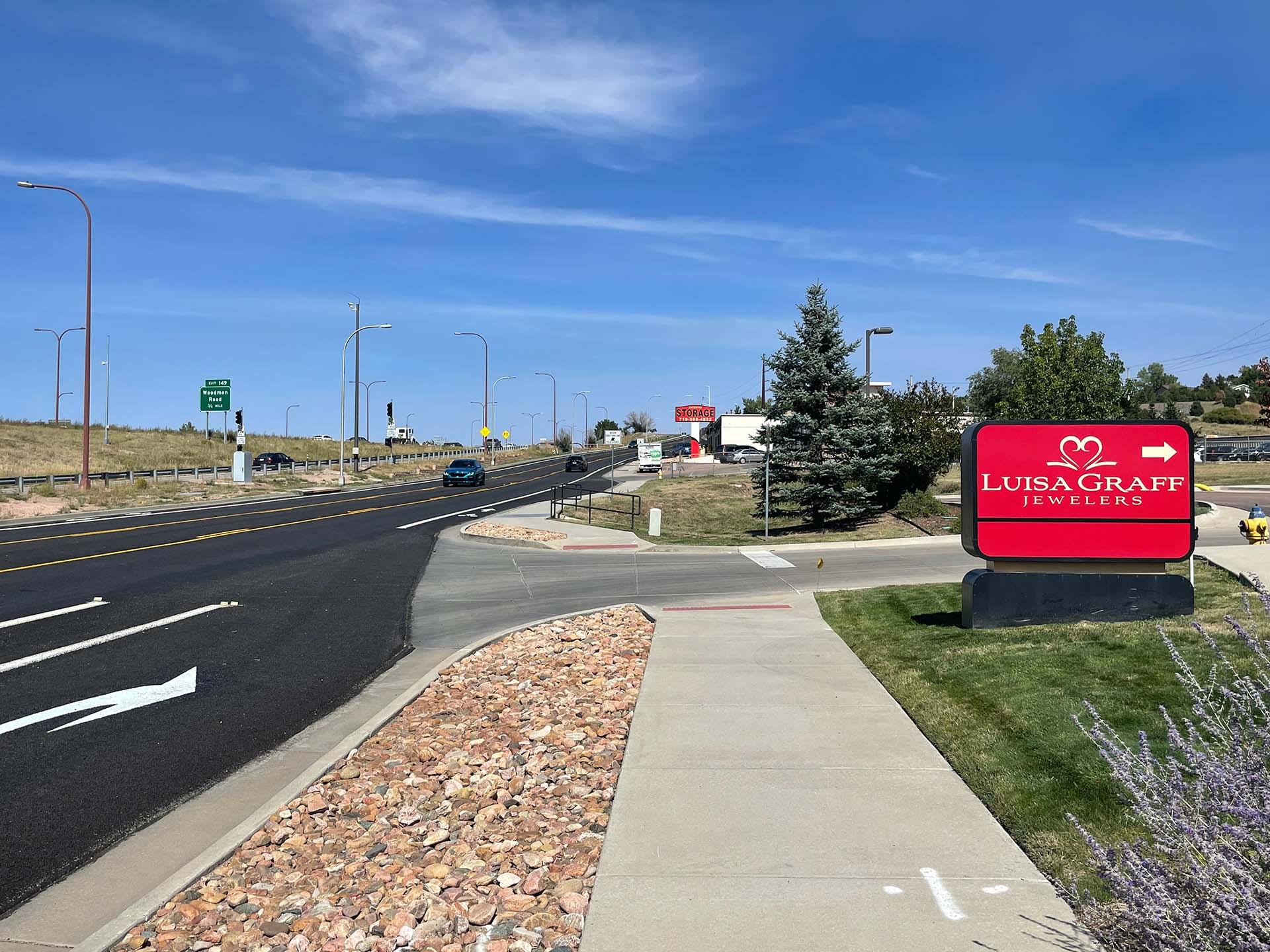 Luisa Graff Jewelers driveway and monument sign