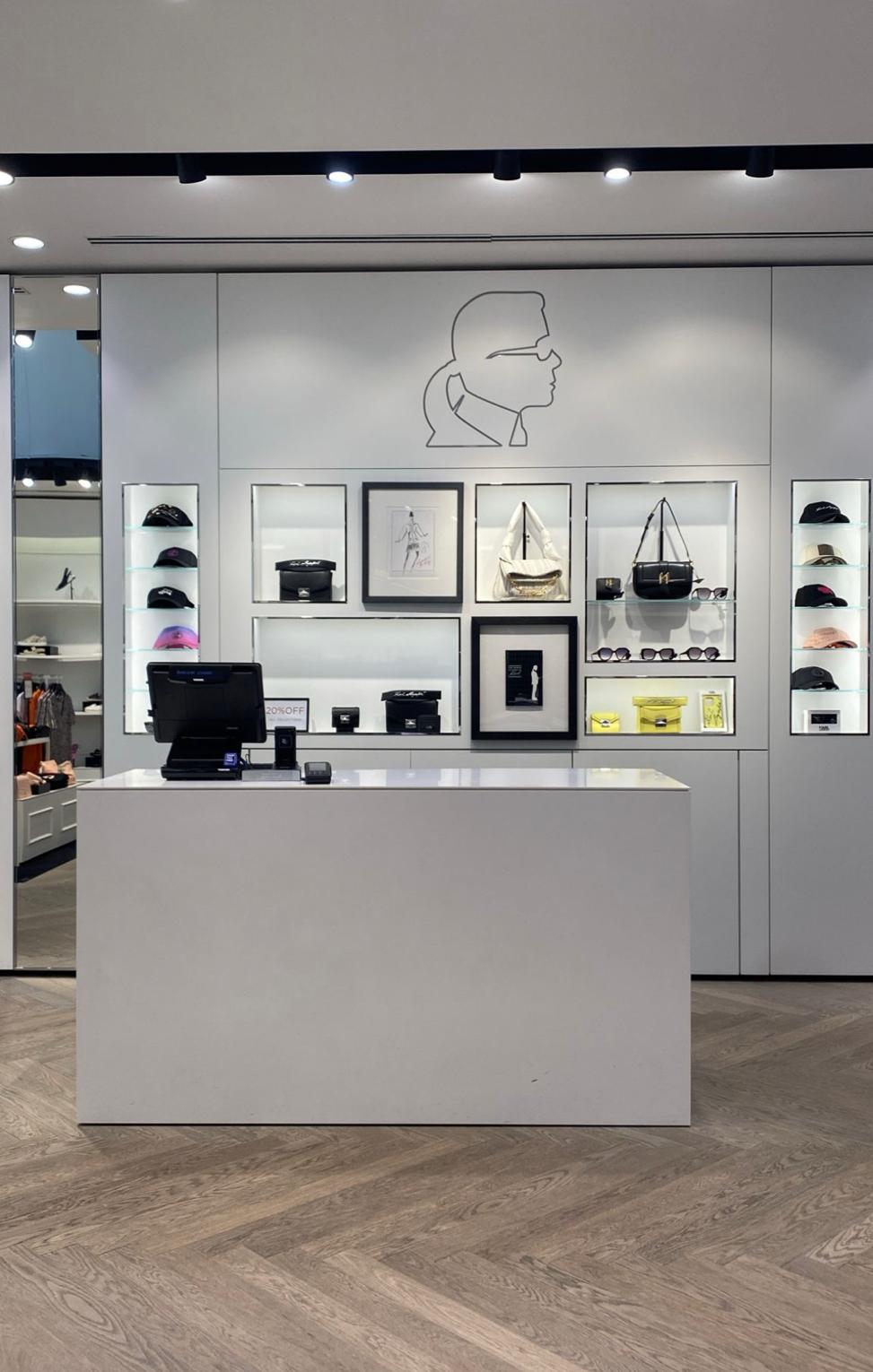Foto's KARL LAGERFELD Outlet