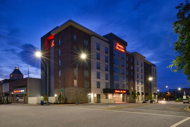 Images Hampton Inn & Suites Greensboro Downtown