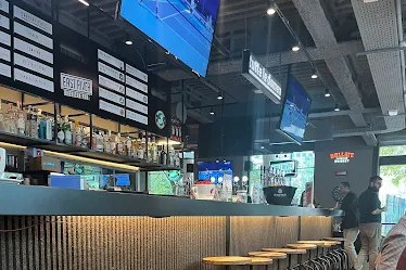 EAST RIVER AMERICAN PUB image 4