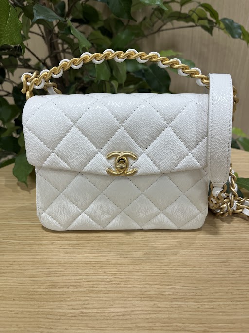 Images KOMEHYO（コメ兵）買取センター京橋京阪モール