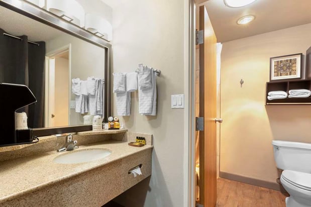 Images Best Western Plus Midwest Inn