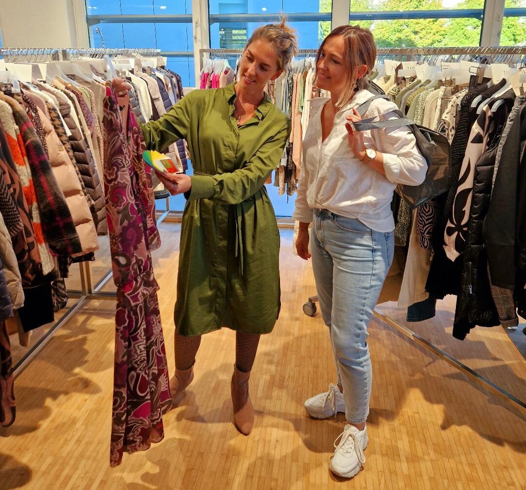 bLAUBEere Farb- & Stilberatung, Dipl.Visagistin, Carl-Zuckmayer-Straße 38 in Salzburg