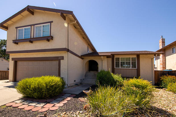 Images Amber Hom Realm Real Estate