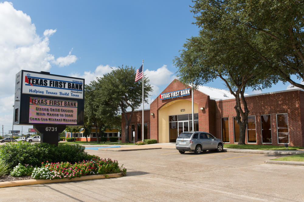 Texas First Bank at Crossroads Centre - Pasadena Shopping Center