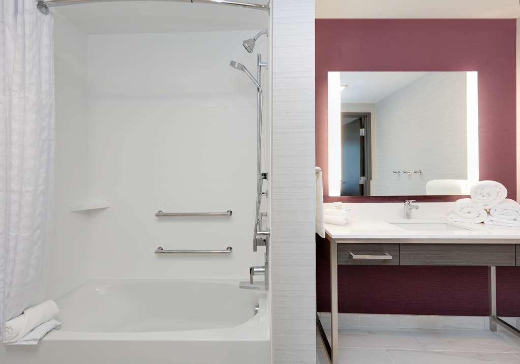 Guest room bath
