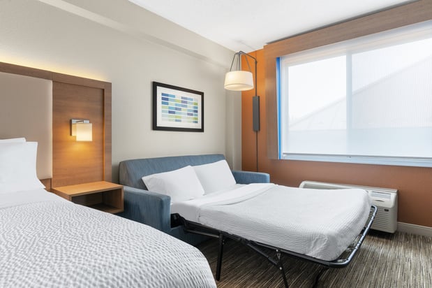 Images Holiday Inn Express & Suites Coralville by IHG
