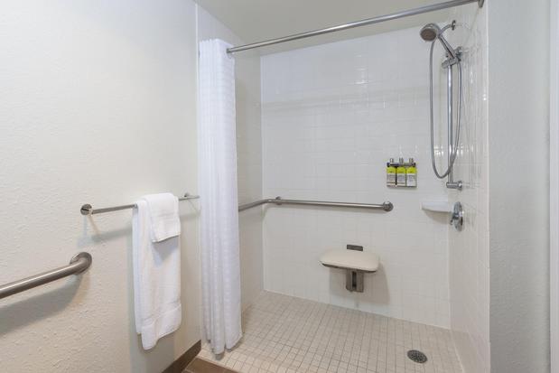 Images Candlewood Suites Grand Rapids Airport by IHG