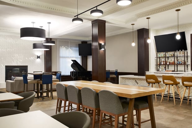 Images Holiday Inn & Suites Madison West - Middleton by IHG