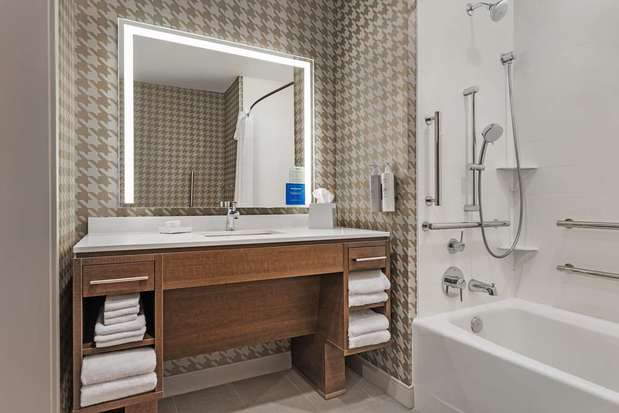 Images Home2 Suites by Hilton Cedar Rapids Westdale