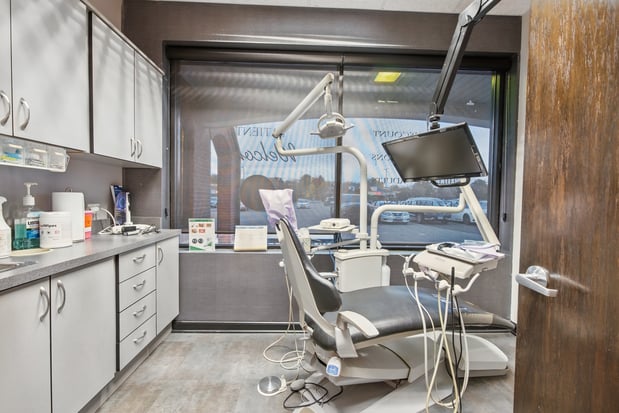 Images Thomas F. Brown, DDS