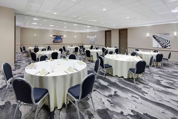 Images Embassy Suites by Hilton Detroit Troy Auburn Hills