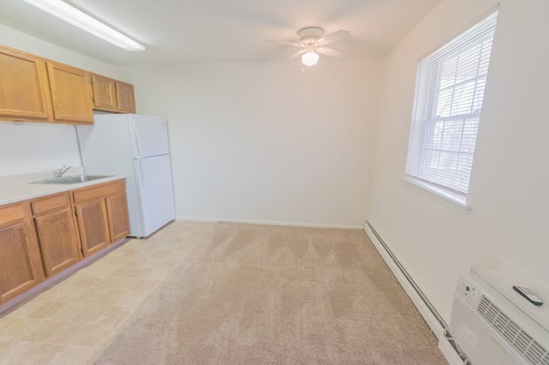Images Country Manor Apartments