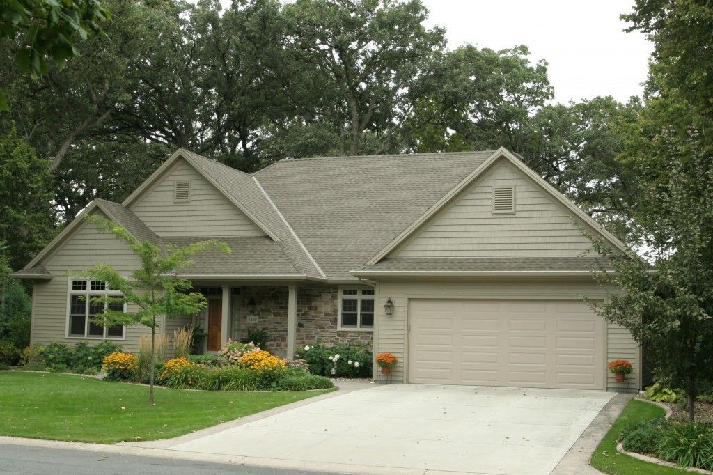 Our siding creates a crisp, clean, uniform appearance to give your home’s exterior the perfect combination of form and function.