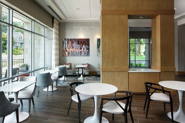 Images Hampton Inn & Suites Teaneck Glenpointe