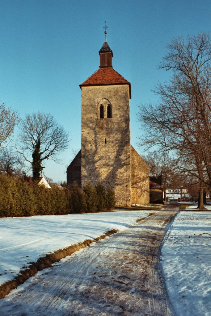 Kirche Groß Leine - Pfarrsprengel Groß Leuthen-Zaue, Dorfstraße in Märkische Heide