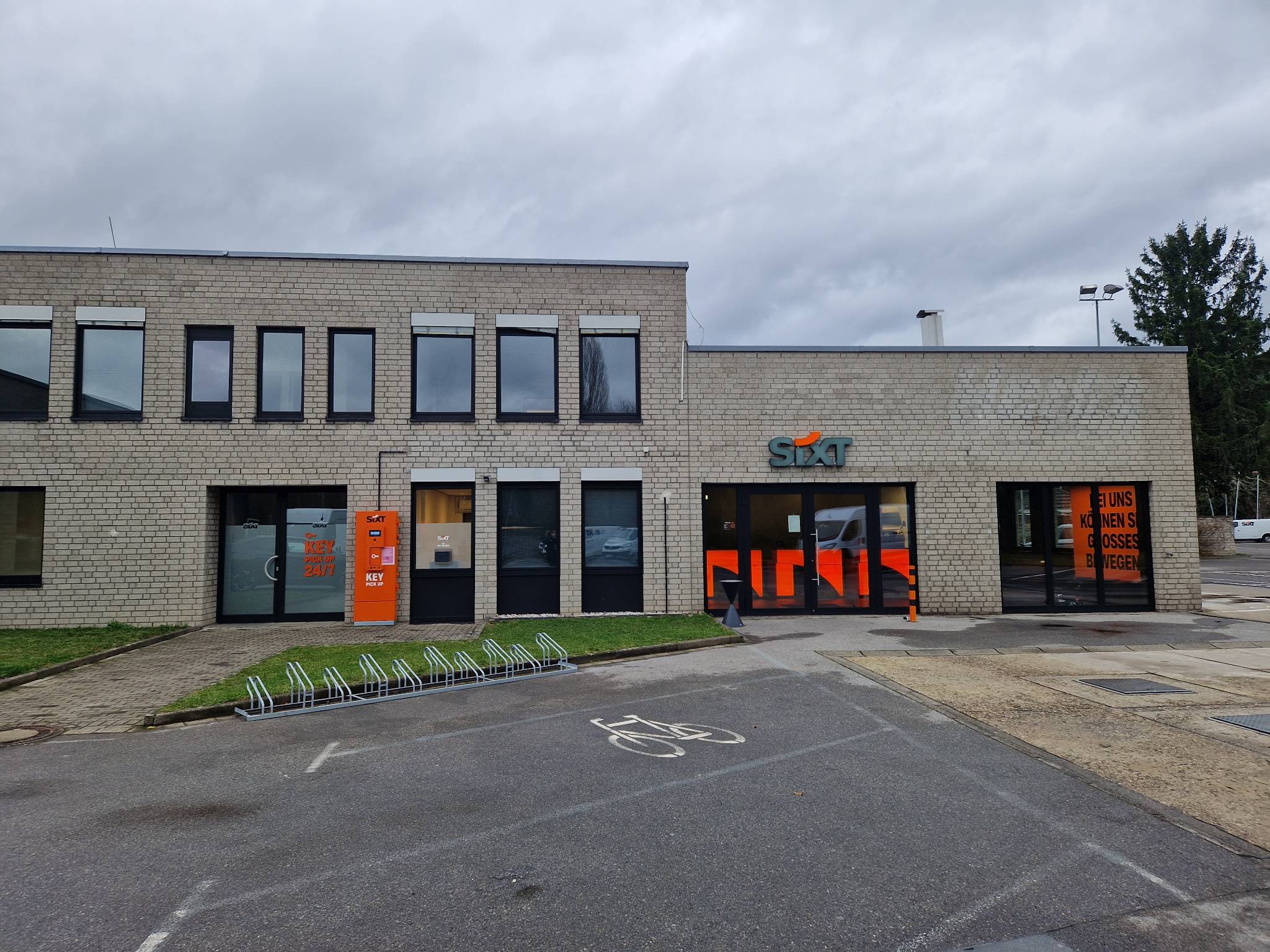 SIXT Truck Center Düsseldorf, Tilde-Klose-Weg 2-4 in Düsseldorf