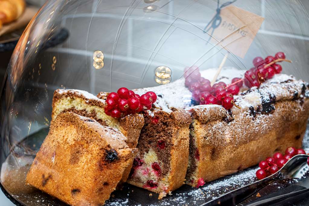 Images Park Inn by Radisson Oslo Airport Hotel West