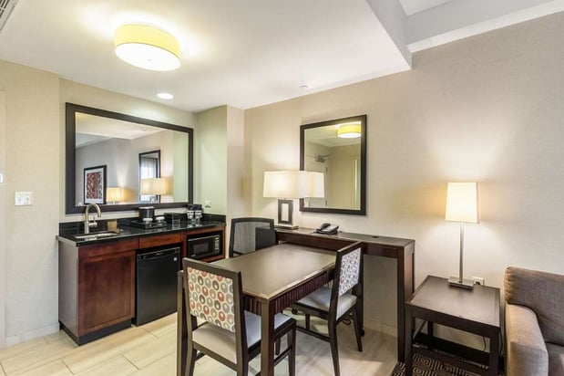 Images Embassy Suites by Hilton Newark Airport