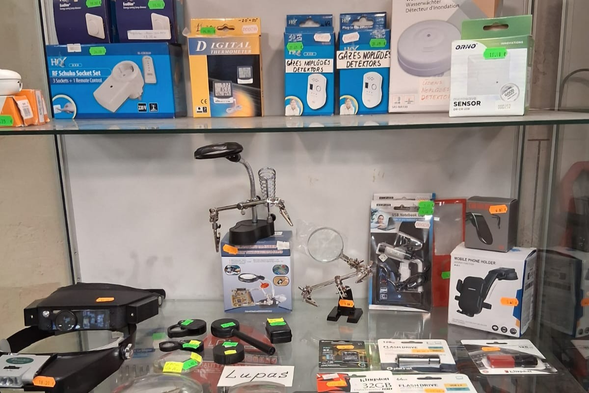 Elkomp, LED gaismekļi un spuldzes