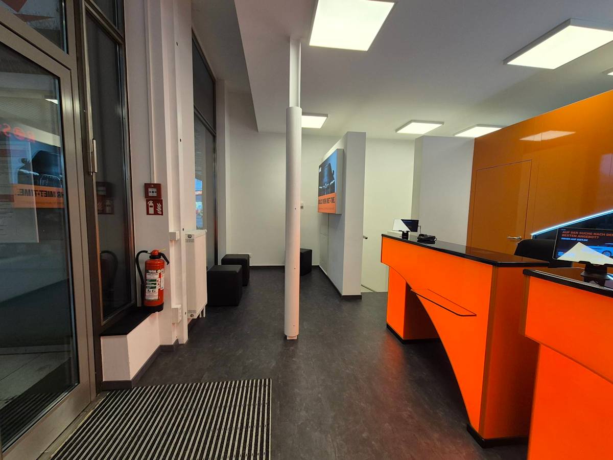 SIXT Autovermietung Kassel-Wilhelmshoehe Bahnhof, Willy-Brandt-Platz 1 in Kassel
