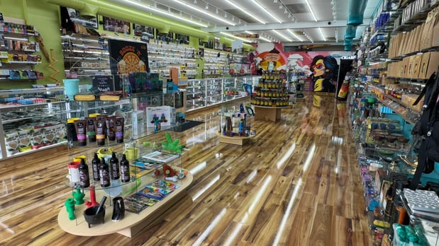 Images World of Smoke & Vape - Queen Anne