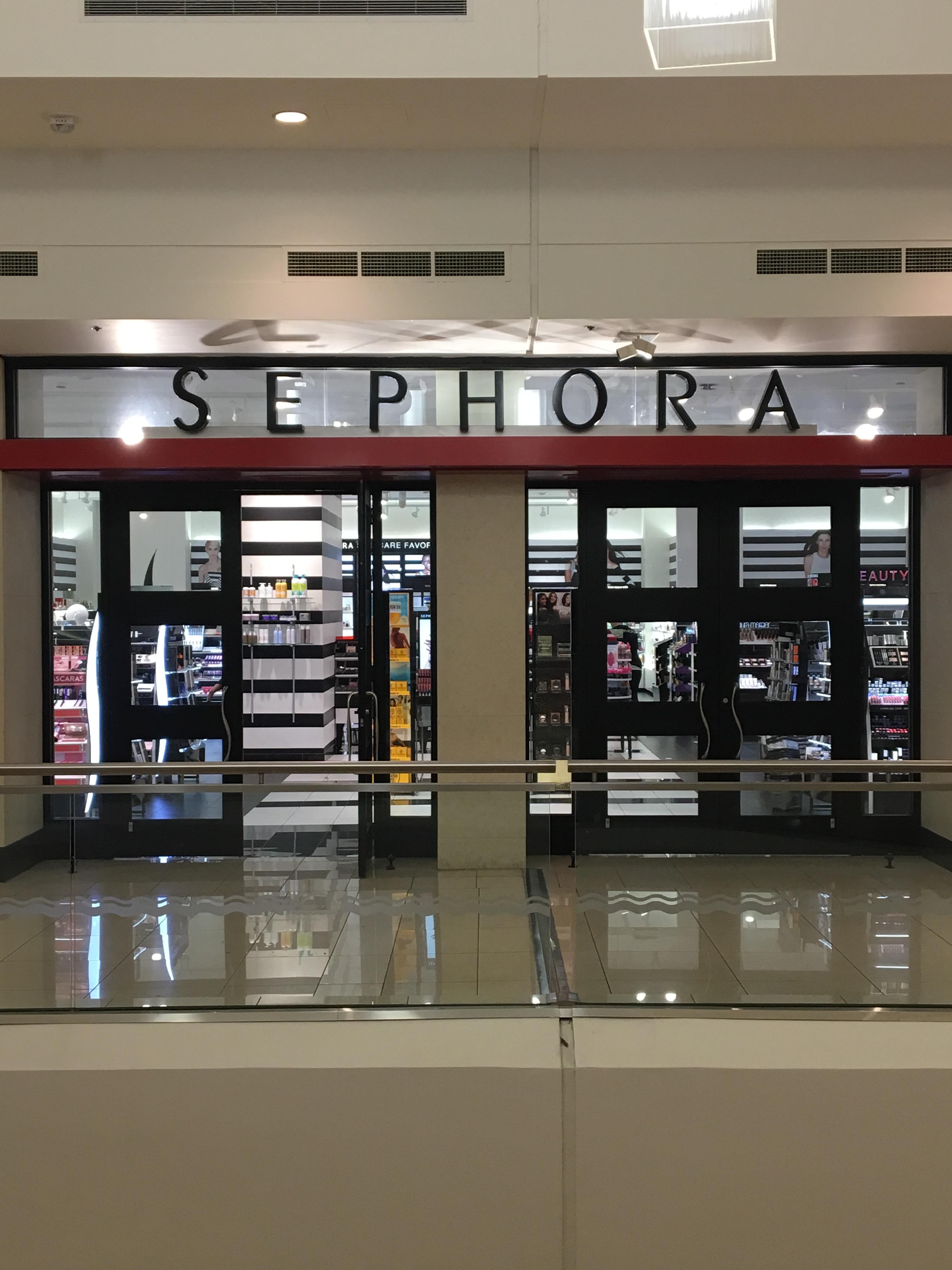 Магазин парфюмерии сефора. Где находится магазин Sephora в Новосибирске.