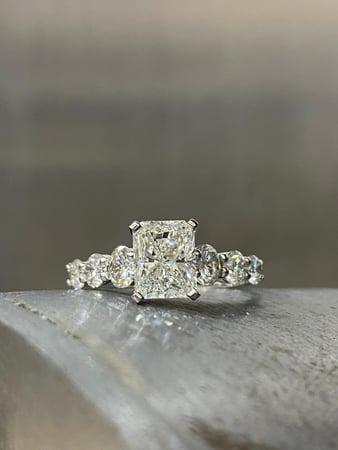 Images Mariloff Diamonds & Fine Jewelry