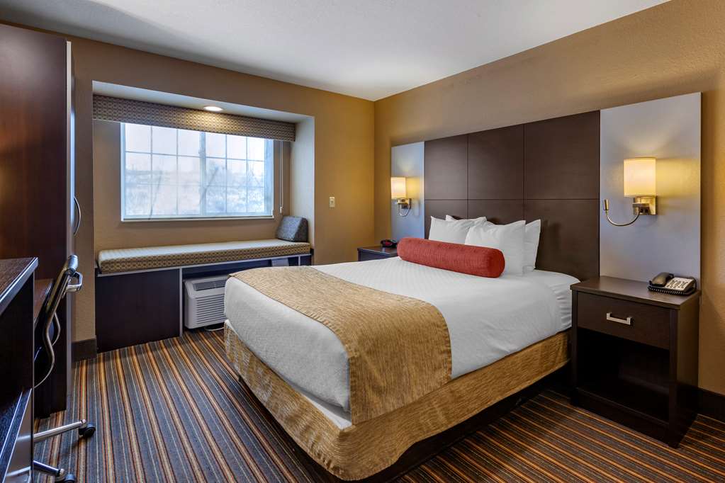 Images Best Western Plus Woodstock Inn & Suites