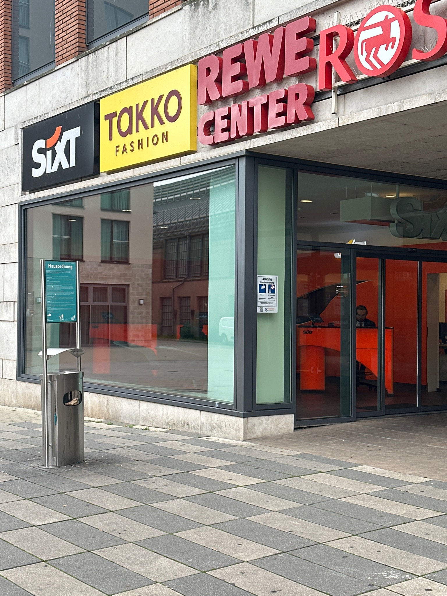 SIXT Autovermietung Wiesbaden Zentrum/Hauptbahnhof, Bahnhofsplatz 3, Lilien-Carre in Wiesbaden