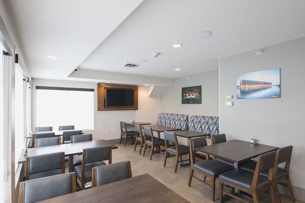 Images Holiday Inn Express & Suites Marquette by IHG